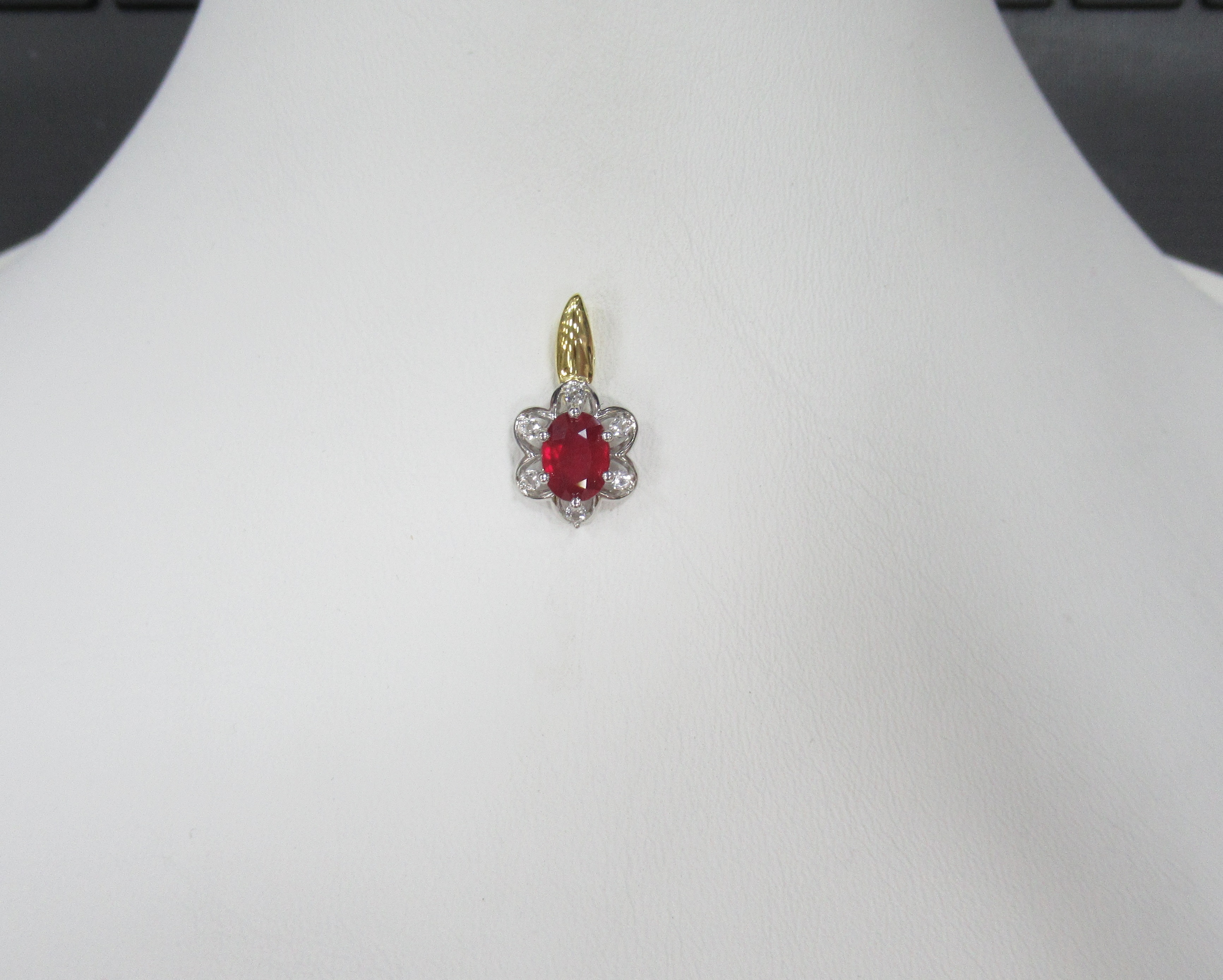 Серебряная подвеска с рубином "Цветок"